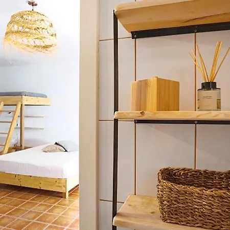 بيت شباب Tenerife Surf Camp